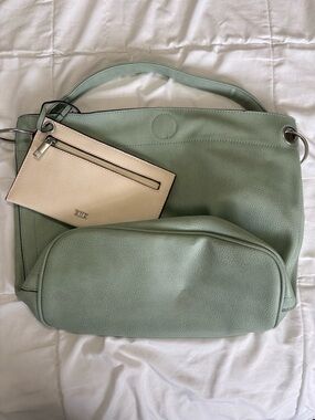 Roomy shoulder bag